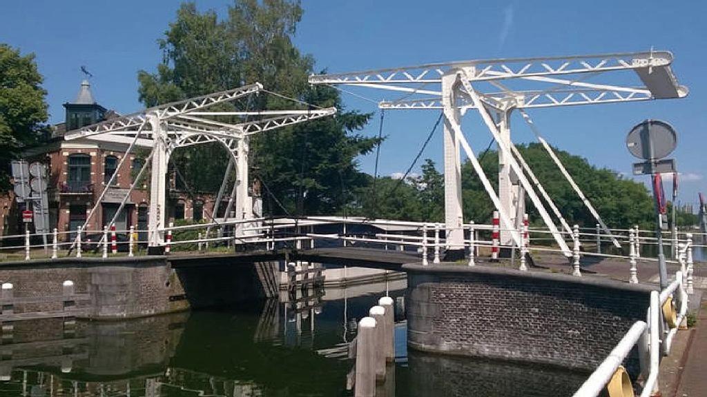 Benedenverdieping In Woonboot Met Tuinterras Utrecht Buitenkant foto